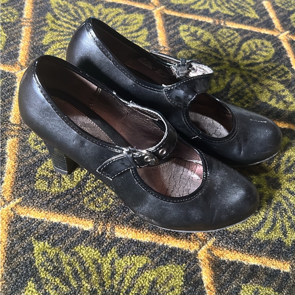 Chic Black Mary Jane Heels